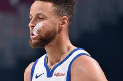 英雄联盟总决赛-魔术轻取骑士，易建联状态火热