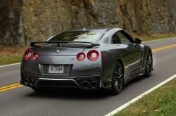 英雄联盟总决赛赛程-穿越暗巷的狙击手，当利拉德遇见深圳，篮球的降维打击如何重塑东西对话？