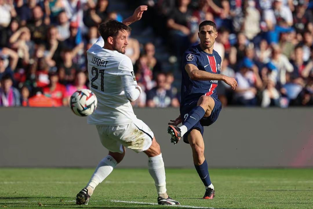 巴黎主场击败亚眠,继续保持法甲领先地位 巴黎主场击败亚眠,继续保持法甲领先地位