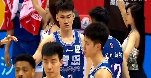 青岛男篮主场打败对手,夺得宝贵分 青岛男篮主场打败对手,夺得宝贵分