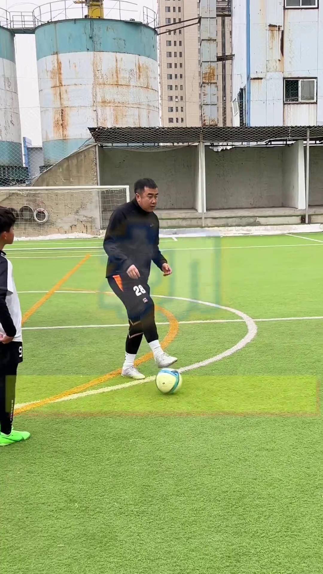 精妙足球比赛战术引发技术讨论 精妙足球比赛战术引发技术讨论