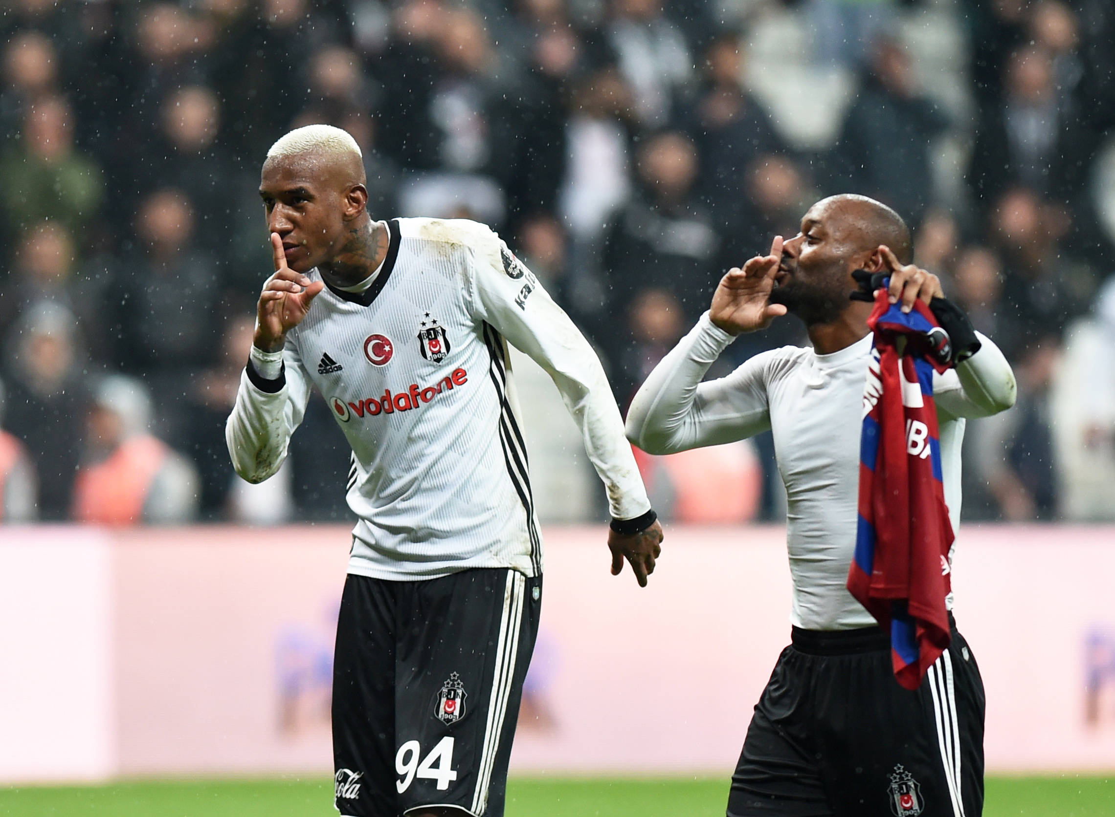 阿贾克斯喜迎胜利，成功杀入决赛！