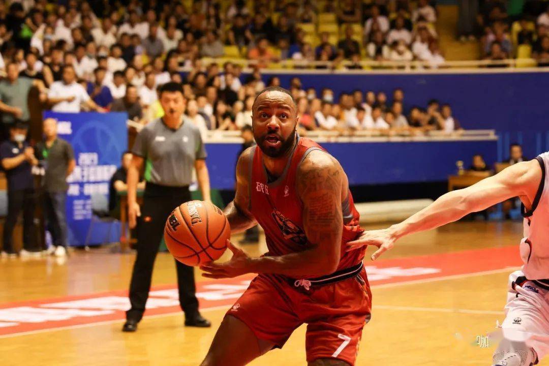 狼队主场大捷,全力争取前四的简单介绍 狼队主场大捷,全力争取前四的简单介绍