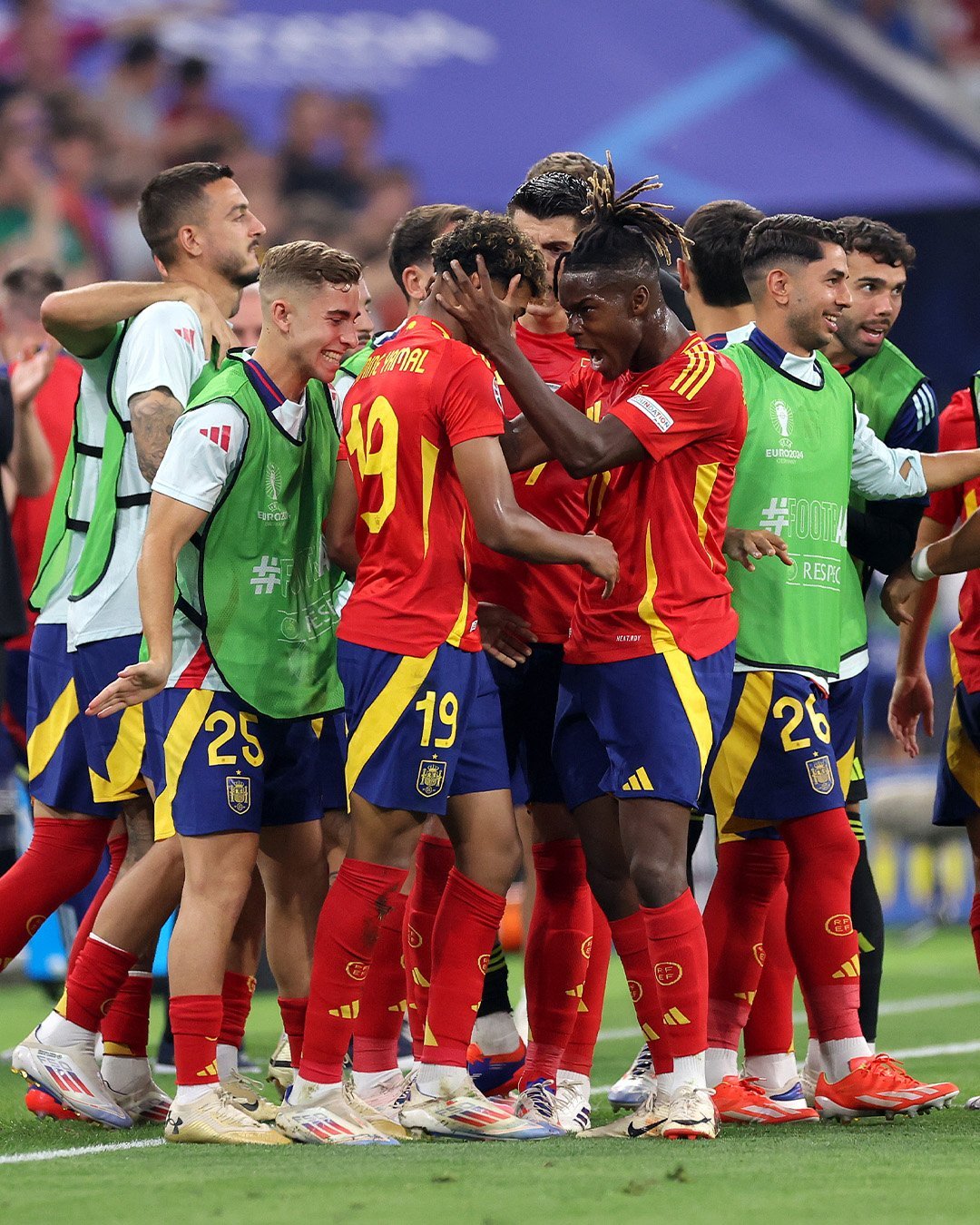 关于欧洲杯决赛震撼开打,巅峰对决引爆全场的信息 关于欧洲杯决赛震撼开打,巅峰对决引爆全场的信息