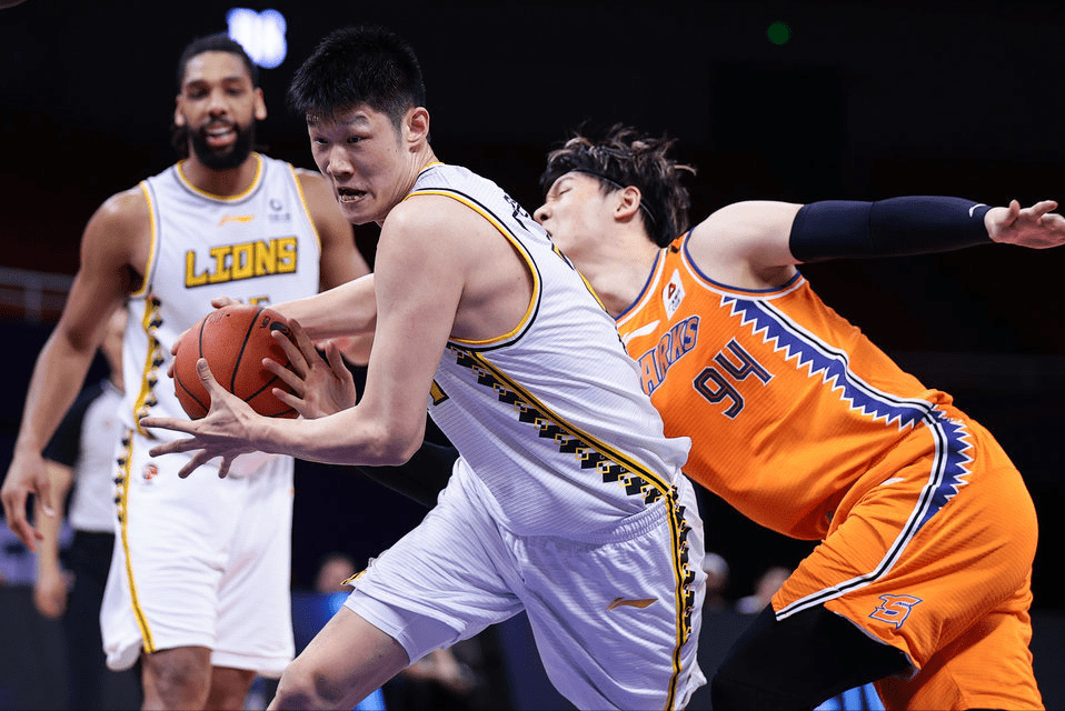 吉林队横扫凯尔特人，胡金秋扛起全队