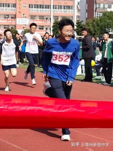 卡利亚里球员集体发飙，引发赛场混乱场面紧张