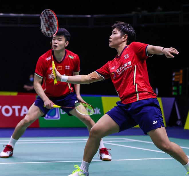 印尼队逆转丹麦队,黄鸭组合统治全场 印尼队逆转丹麦队,黄鸭组合统治全场