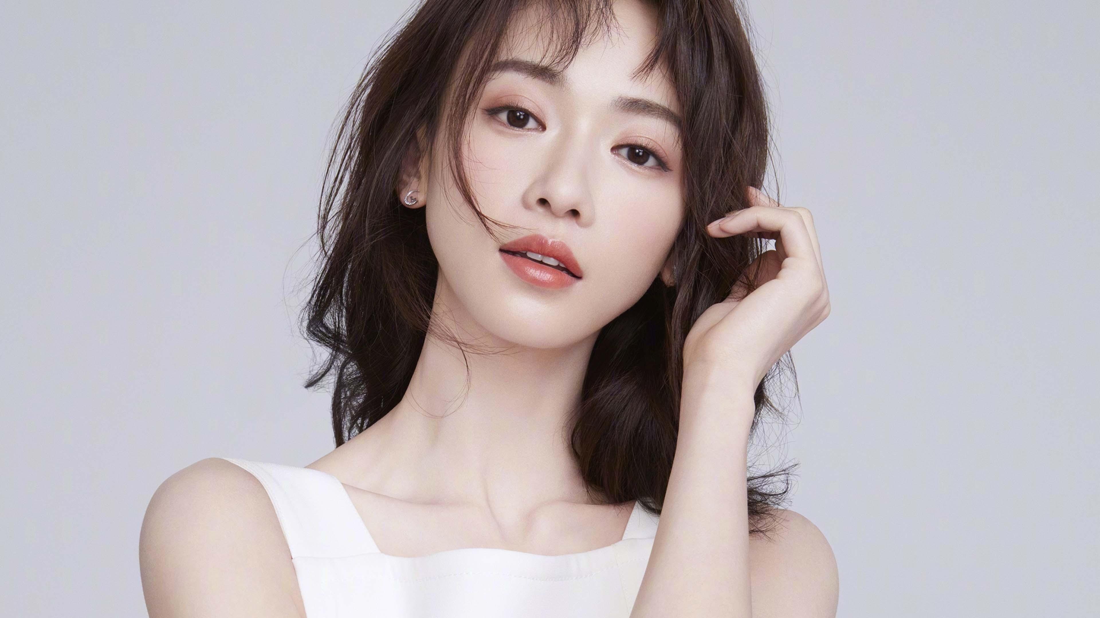 巴林赛道上的波兰式逆转，当卡马文加在F1引擎轰鸣中接管比赛