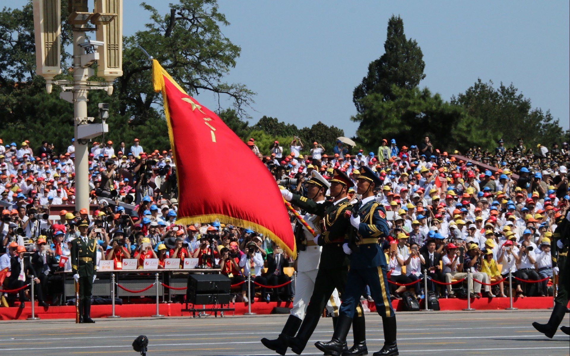 双子星闪耀,贝林厄姆爆发照亮皇马,巴萨生死战逆风翻盘